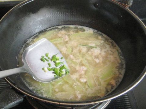 西瓜皮碎肉汤的做法_家常西瓜皮碎肉汤的做法