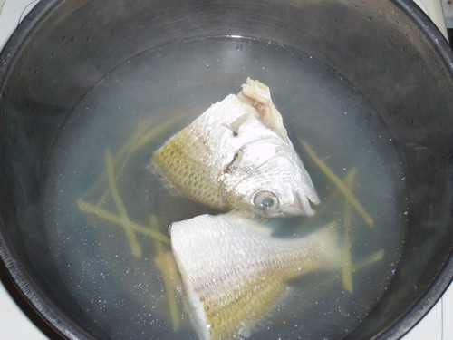 清水煮海鱼
