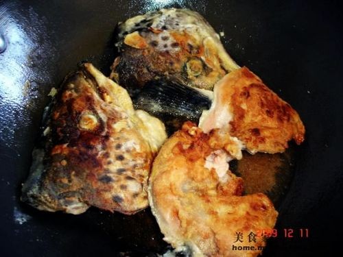 青咖喱三文鱼头的做法_家常青咖喱三文鱼头的