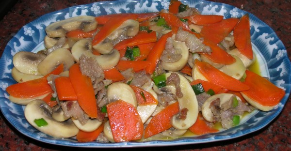 蘑菇胡萝卜炒肉