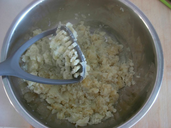 甜玉米粒牛奶土豆泥的做法_家常甜玉米粒牛奶