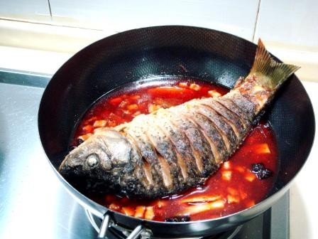 家庭如何制作美味的"干烧鲤鱼"?