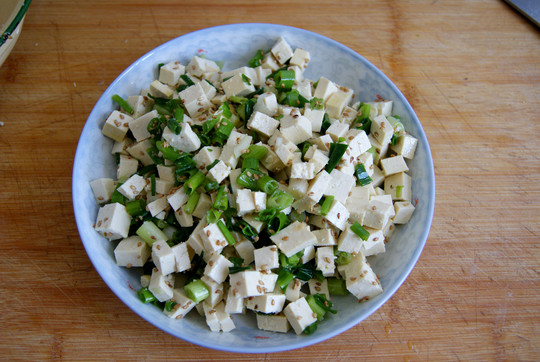 简单的小葱拌豆腐的做法_家常简单的小葱拌豆