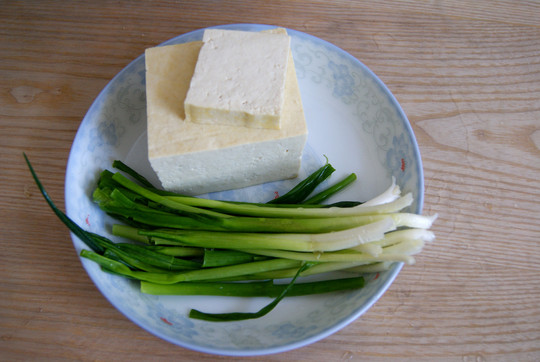 简单的小葱拌豆腐的做法