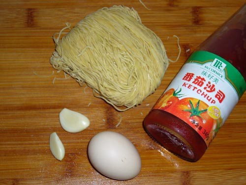 【图】蛋盖番茄酱炒面_蛋盖番茄酱炒面的做法