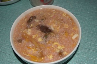 月子餐糯米鸡蛋海鲜粥的做法_家常月子餐糯米