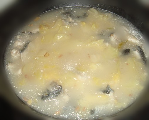 酸菜鱼汤的做法_家常酸菜鱼汤的做法【图】酸菜鱼汤的