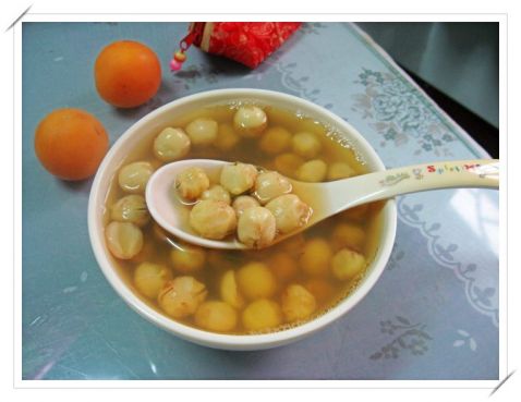 白莲丨冰糖莲子汤的做法