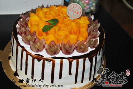 芒果提子装饰蛋糕