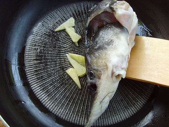 鲟鱼头汤的做法