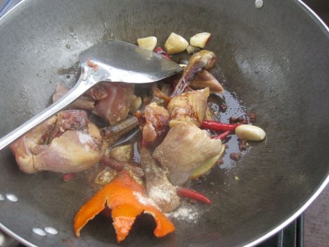 香菇炖腊鸡的做法