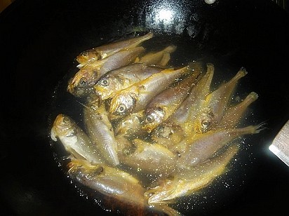 清炖小黄鱼,清炖小黄鱼的家常做法 - 美食杰菜谱做法