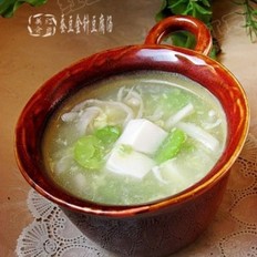 蚕豆金针豆腐汤