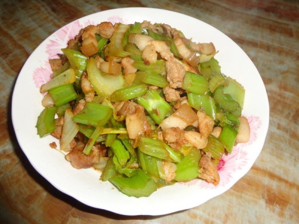 芹菜炒五花肉ba.jpg