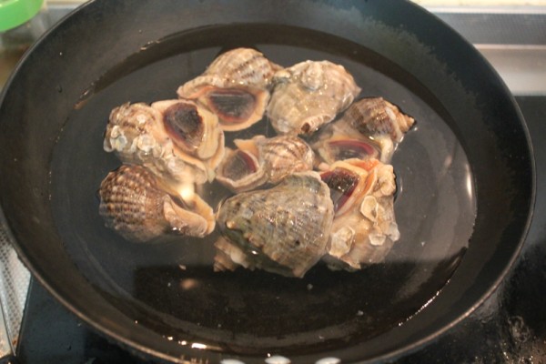 杏鲍菇炒海螺的做法_家常杏鲍菇炒海螺的做法
