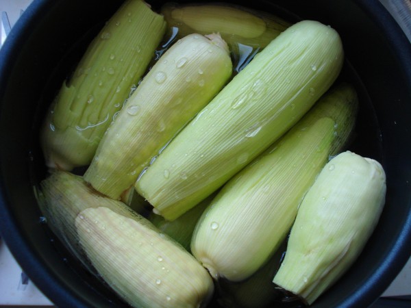 煮玉米时千万别忘了这几样东西，以前都煮错了！