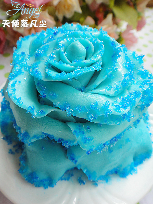蓝色妖姬翻糖蛋糕的做法_蓝色妖姬翻糖蛋糕怎
