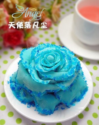 蓝色妖姬翻糖蛋糕的做法_家常蓝色妖姬翻糖