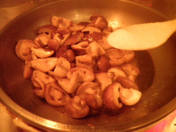 香菇炒肉的做法_家常香菇炒肉的做法【图】香