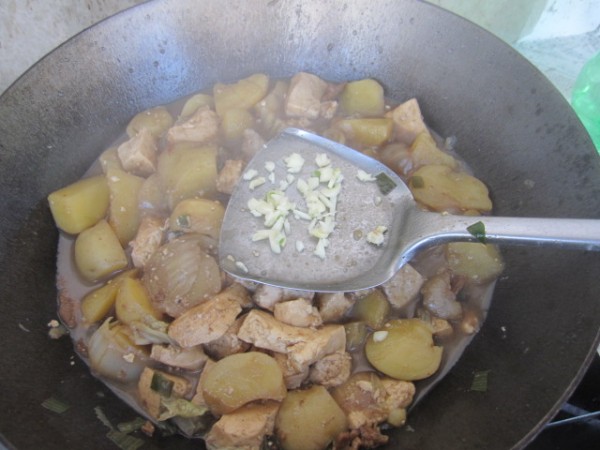 猪肉土豆炖豆腐,猪肉土豆炖豆腐的家常做法 美食杰猪肉土豆炖豆腐