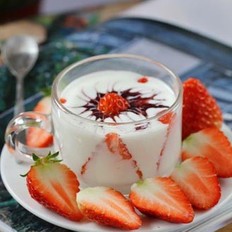 自制双莓酸奶