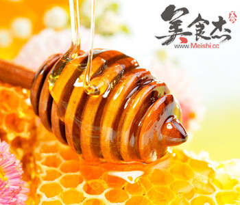 蜂蜜这么喝有助缓解胃疼