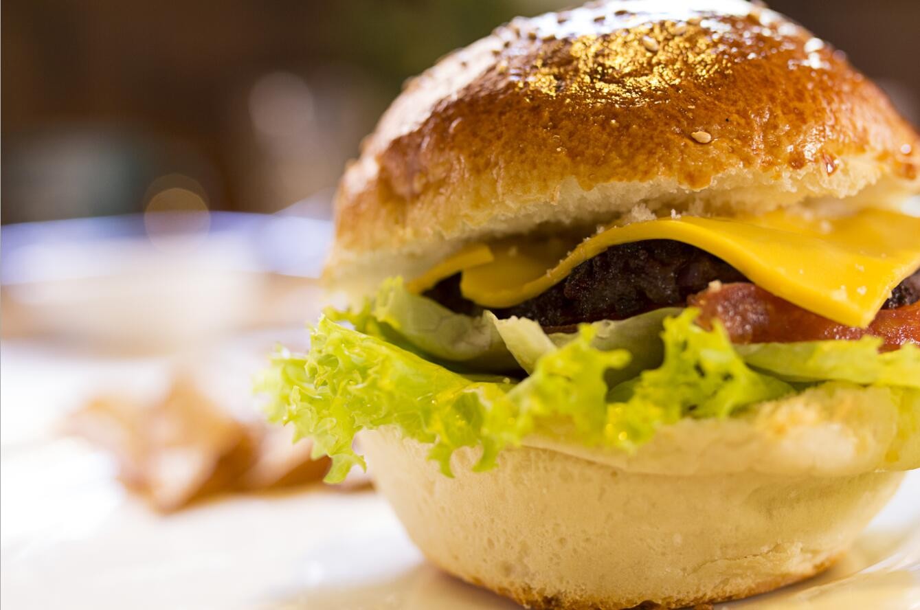 豪华美式快餐巨无霸汉堡美食摄影图片