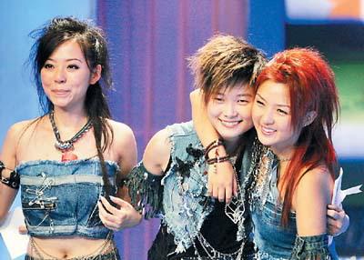 2005年10月13日来源:重庆晨报   夏颖和郑靖文也是超女中的几大