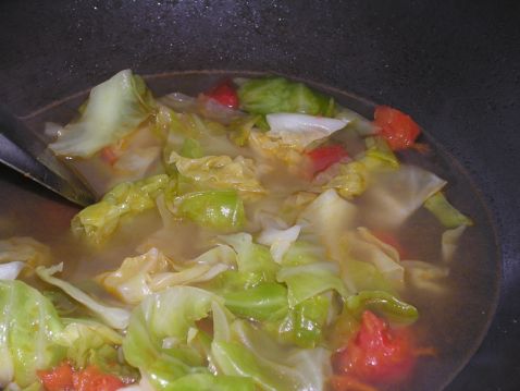 西红柿包菜汤的做法