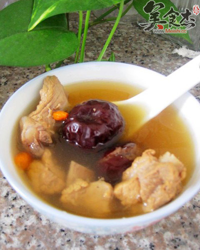 红枣枸杞排骨汤的做法