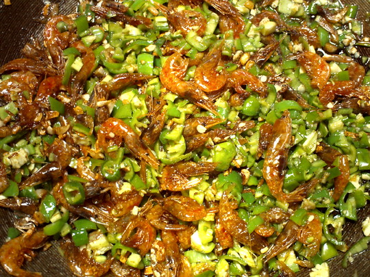 青椒炒干河虾的做法
