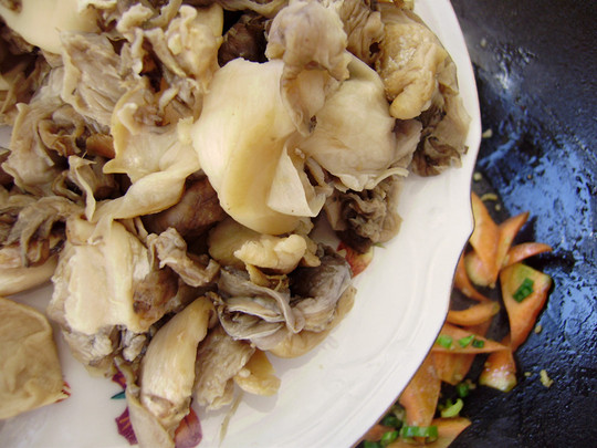 家常菜腐竹烧鲜蘑