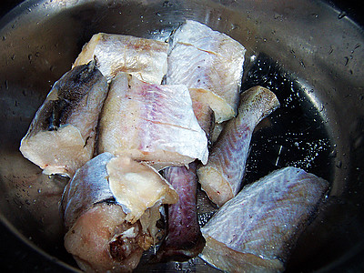 红烧鳕鱼炖萝卜的做法