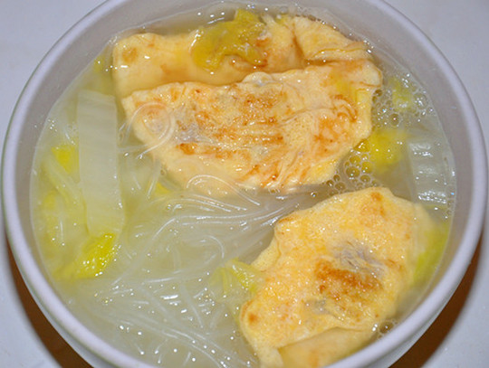 白菜蛋饺汤图片
