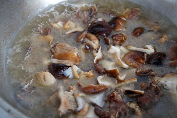 香菇鹅肉汤图片