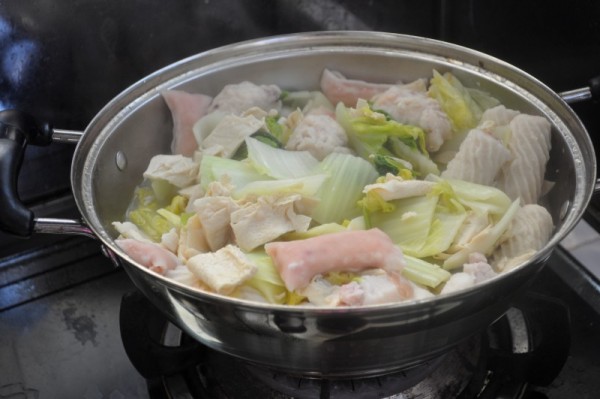 白菜豆腐炖鱿鱼卷的做法