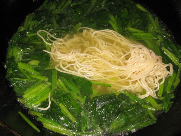 菠菜炝锅面条图片