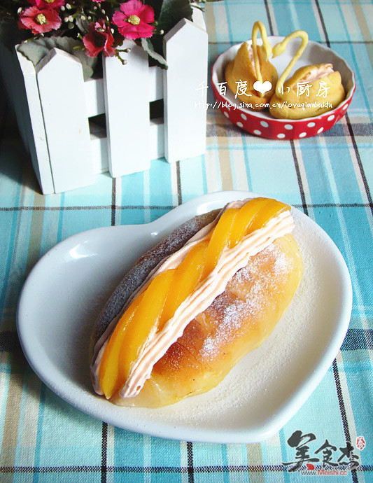 黄桃奶油夹心面包
